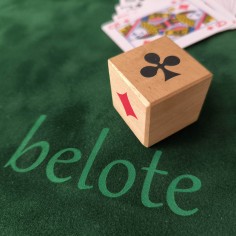 Dé d'Atouts marqueur belote coinche en bois massif. 2